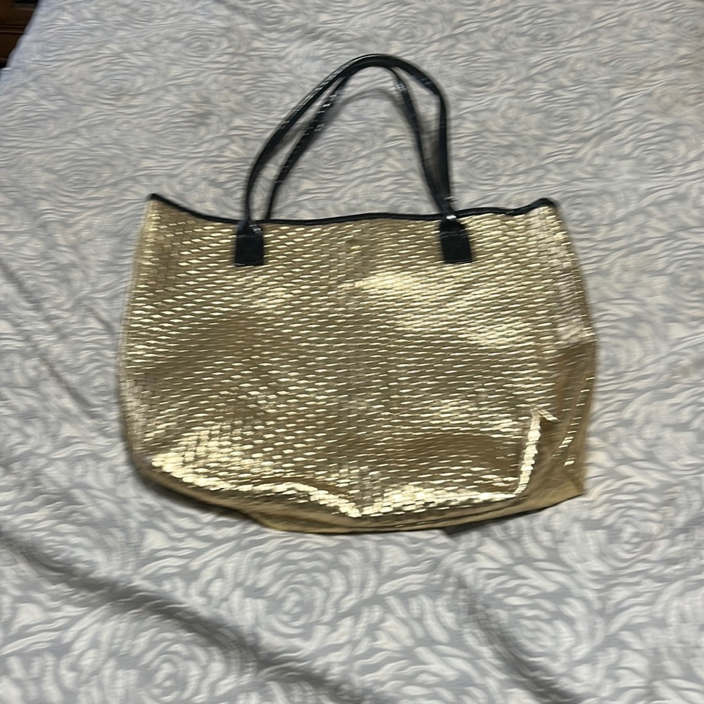 Tote bag hood shape